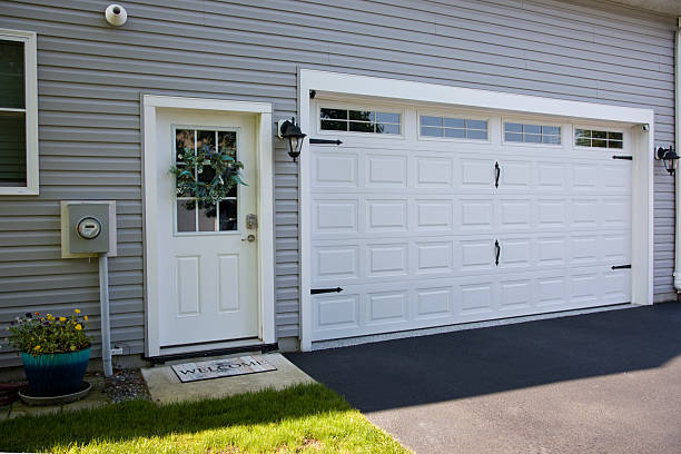 24/7 Emergency Garage Door Panel Replacement experts in Bean Station, TN